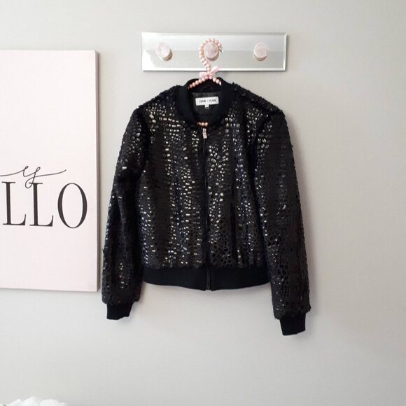 EUC John + Jenn black faux fur fuzzy feel & textured surface bomber jacket - Picture 7 of 15